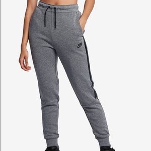 💘💘 FINAL SALE PRICE Nike women’s joggers